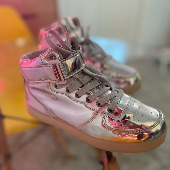 CHROME LED LIGHT UP HIGH TOP SNEAKERs! Yes you read that right! Size 6 - Picture 8 of 8